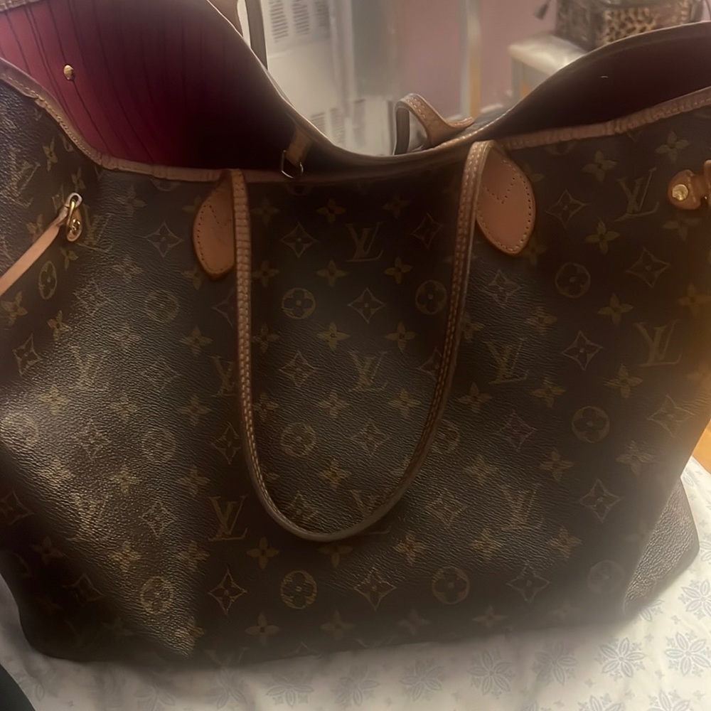 Louis Vuitton GM NEVERFUL PINK INTERIOR